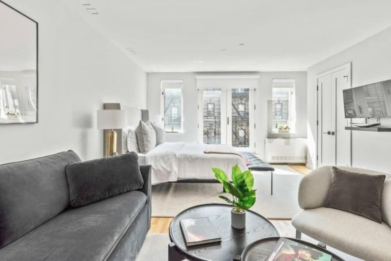 Luxe Studio With Charming Juliet Balcony Apartment นิวยอร์ก ภายนอก รูปภาพ