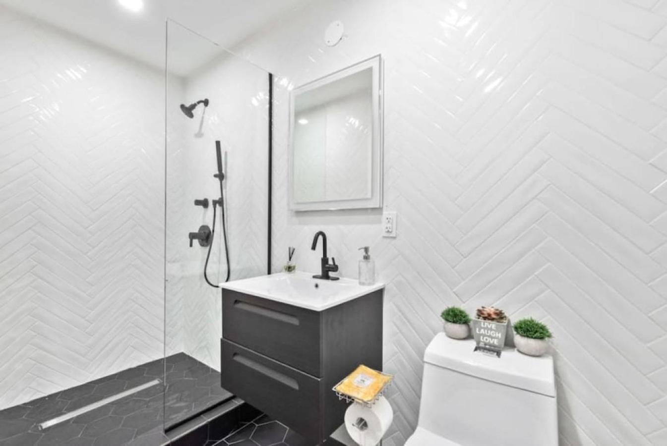 Luxe Studio With Charming Juliet Balcony Apartment นิวยอร์ก ภายนอก รูปภาพ