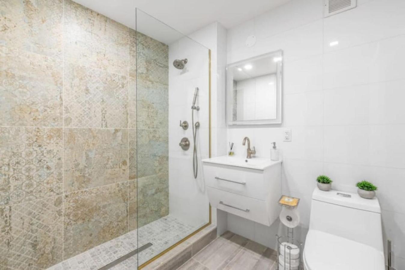 Luxe Studio With Charming Juliet Balcony Apartment นิวยอร์ก ภายนอก รูปภาพ
